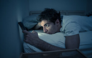 procrastinating bedtime using phone
